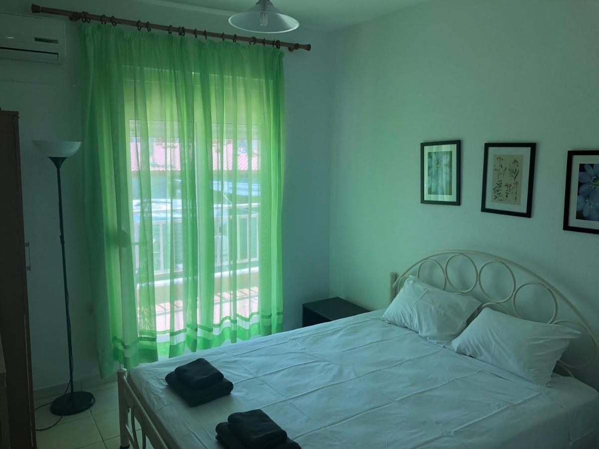 Irida Apartments Nea Skioni Oda fotoğraf